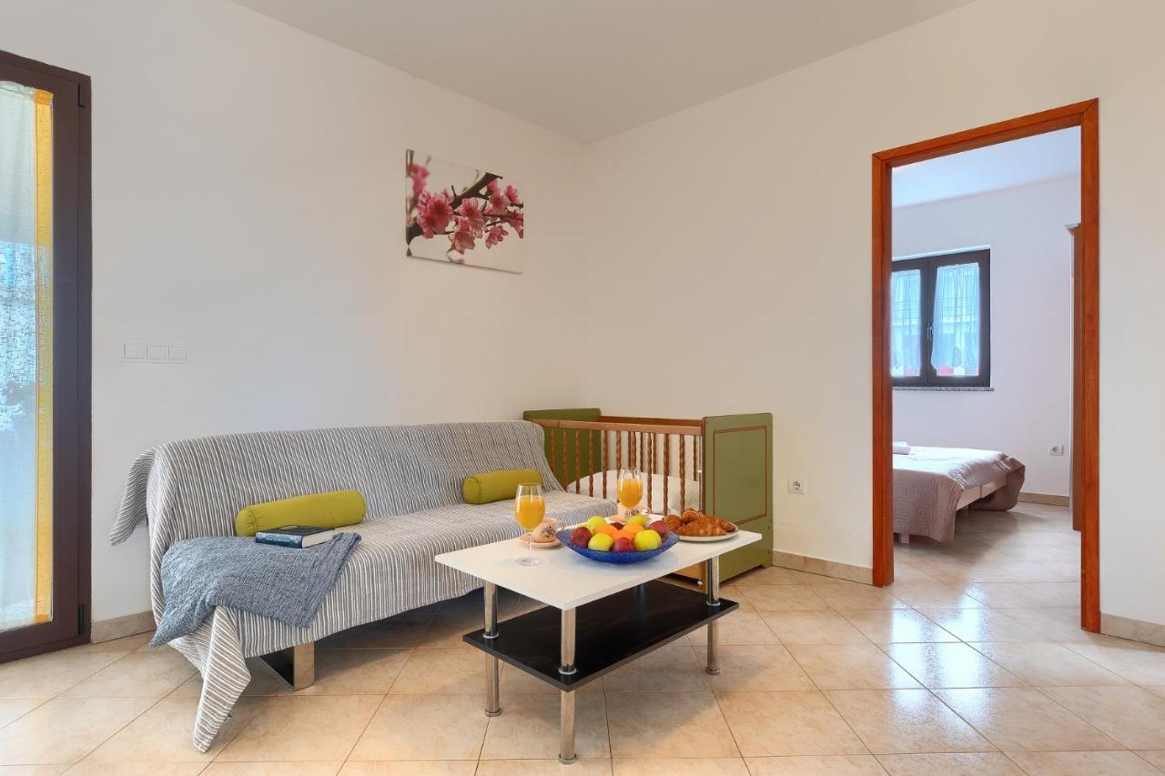 Apartmani Martina 포레치 외부 사진